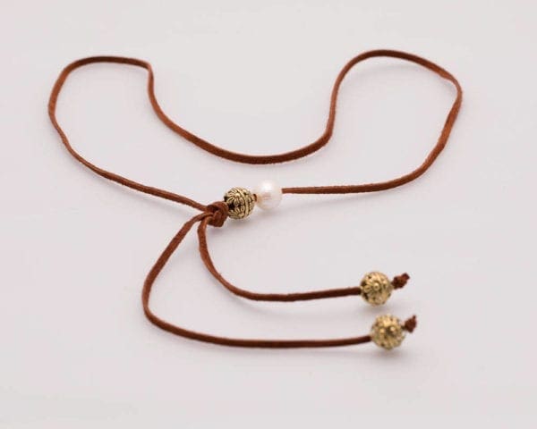 Simple Leather and Pearl Lariat Necklace